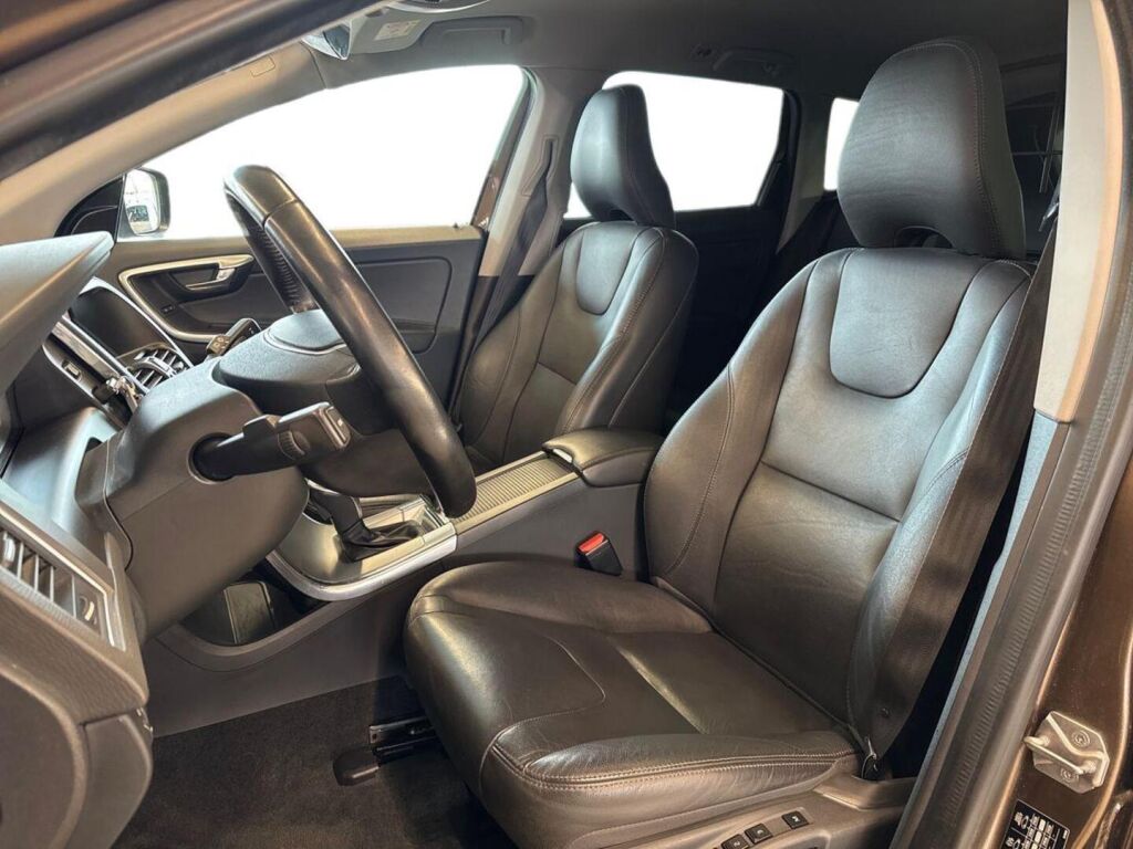 Volvo XC60 2017 Ruskea (beige)