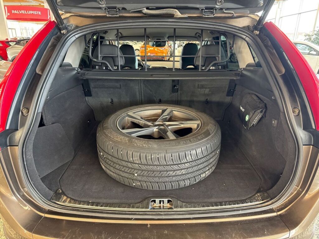 Volvo XC60 2017 Ruskea (beige)