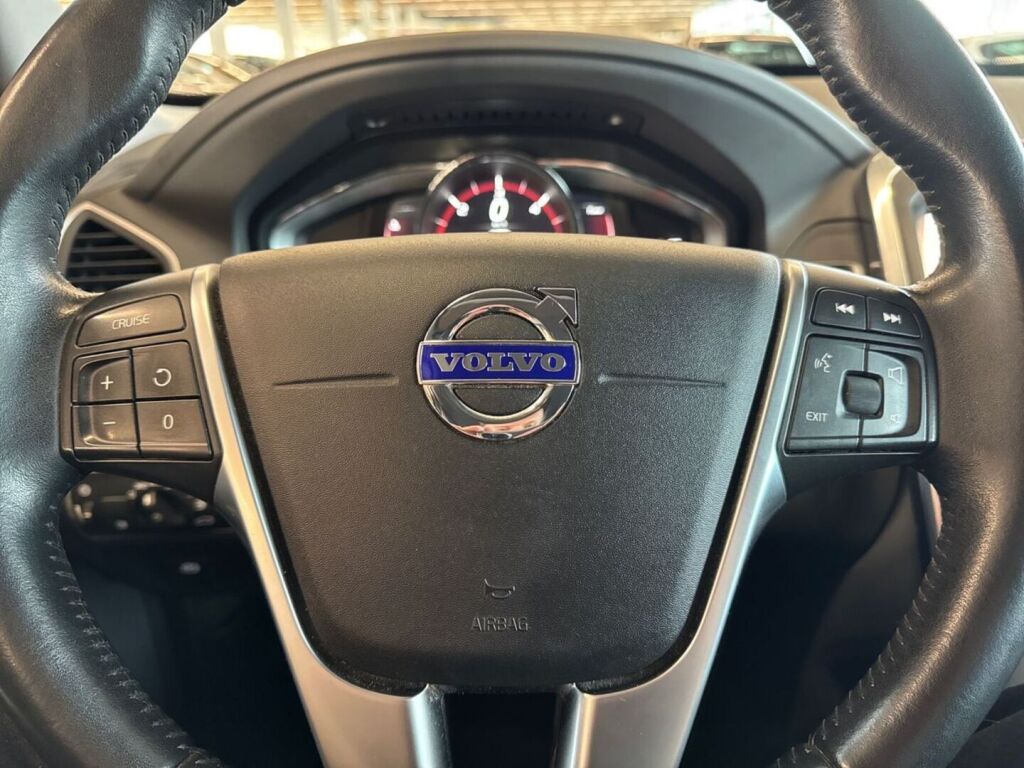 Volvo XC60 2017 Ruskea (beige)