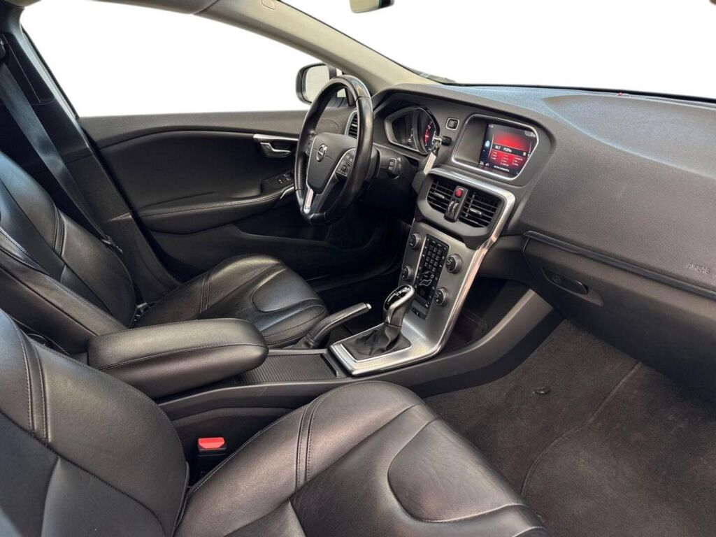 Volvo V40 2017 Valkoinen