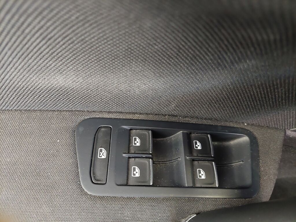 Volkswagen Golf 2017 Punainen