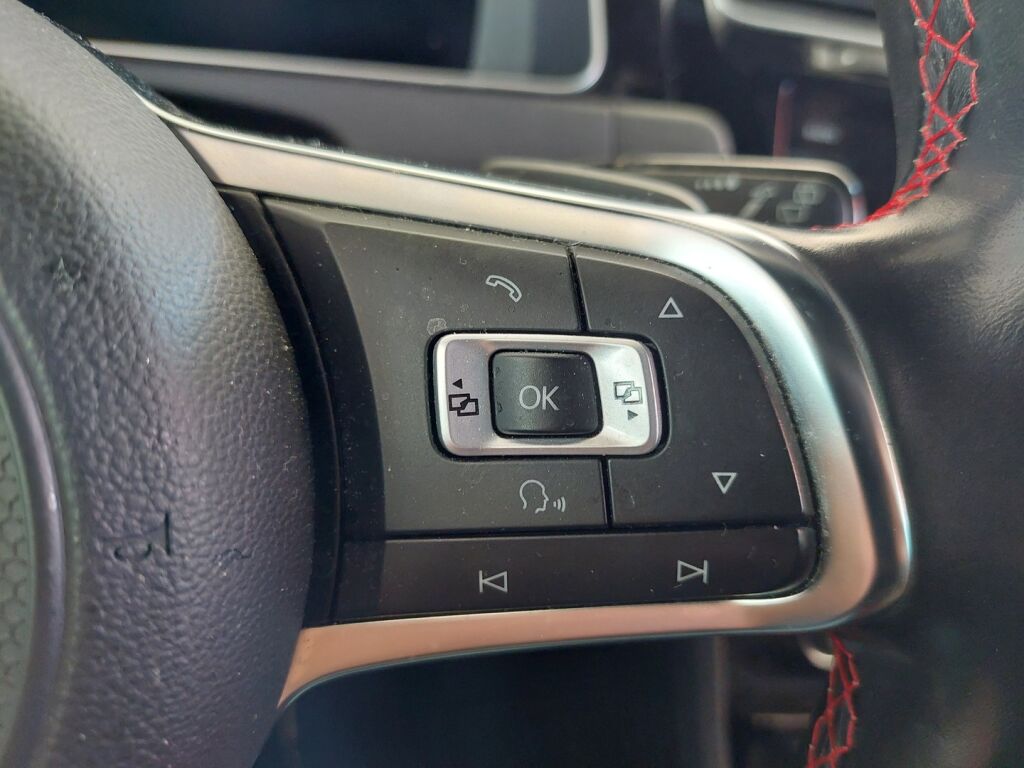 Volkswagen Golf 2017 Punainen