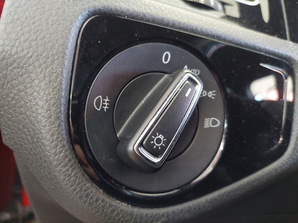 Volkswagen Golf 2017 Punainen