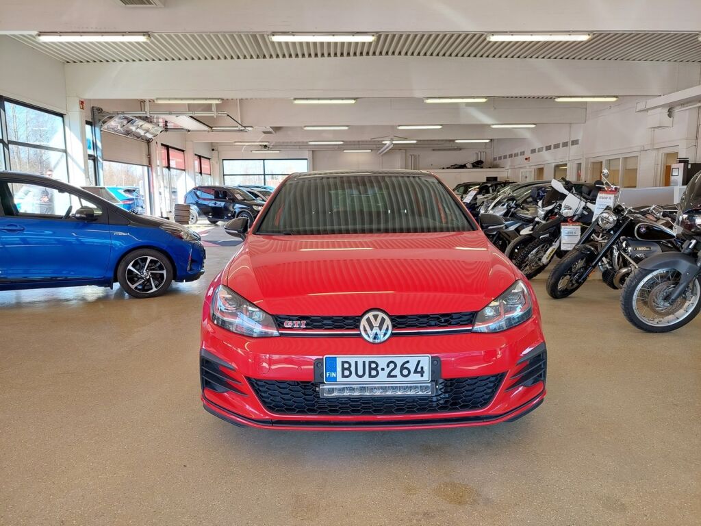 Volkswagen Golf 2017 Punainen