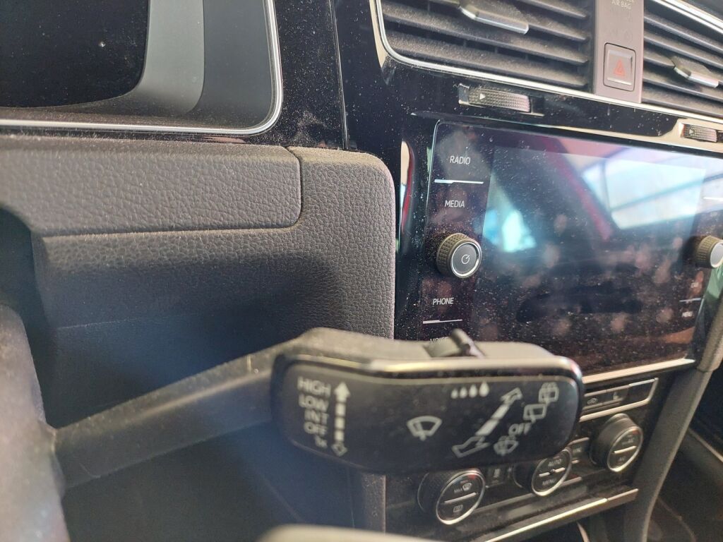 Volkswagen Golf 2017 Punainen