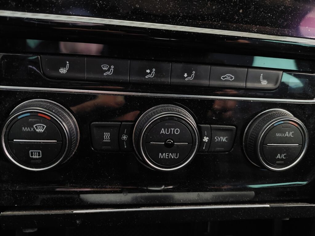 Volkswagen Golf 2017 Punainen