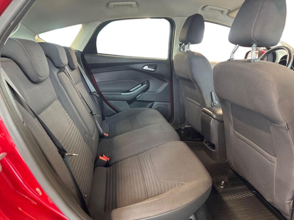 Ford Focus 2017 Punainen