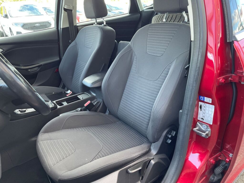 Ford Focus 2017 Punainen