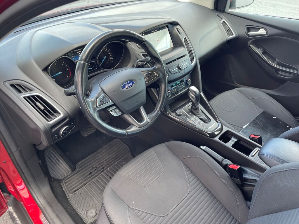 Ford Focus 2017 Punainen