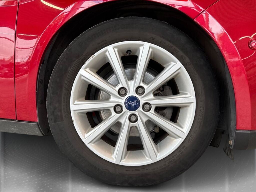 Ford Focus 2017 Punainen