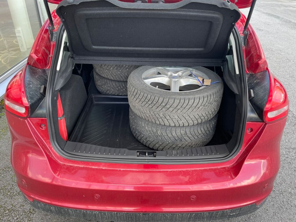 Ford Focus 2017 Punainen