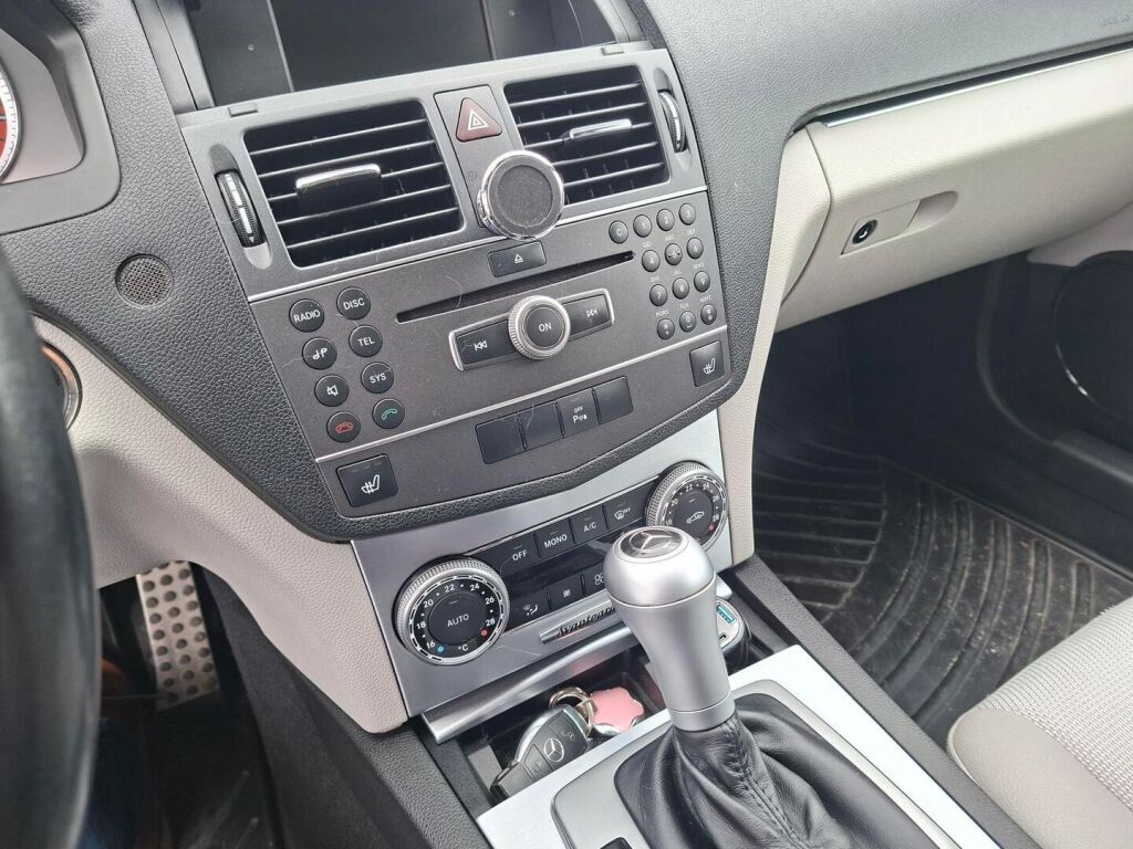 Mercedes-Benz C 2011 Musta