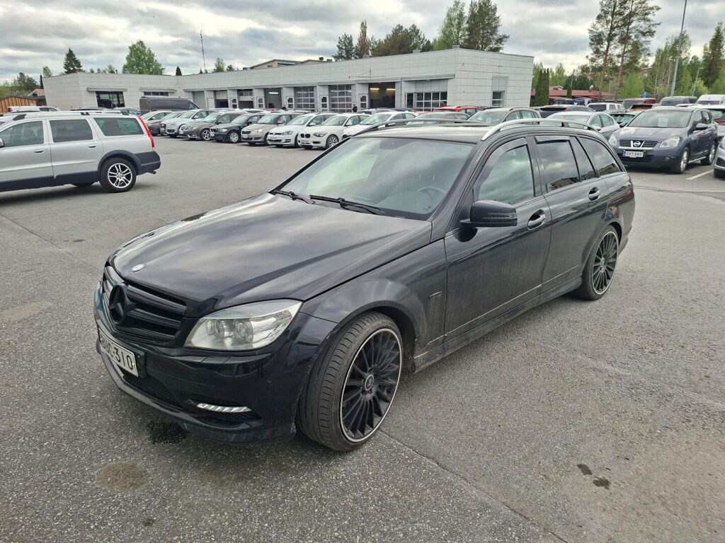 Mercedes-Benz C 2011 Musta