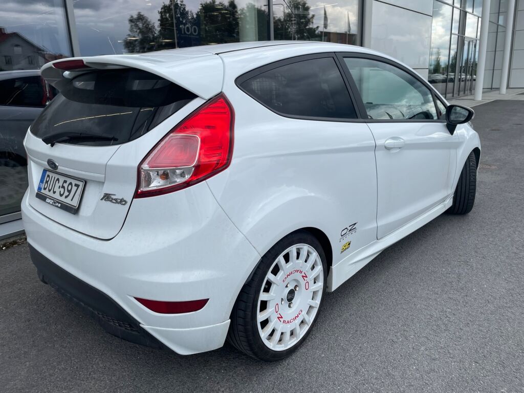Ford Fiesta Van 2017 Valkoinen