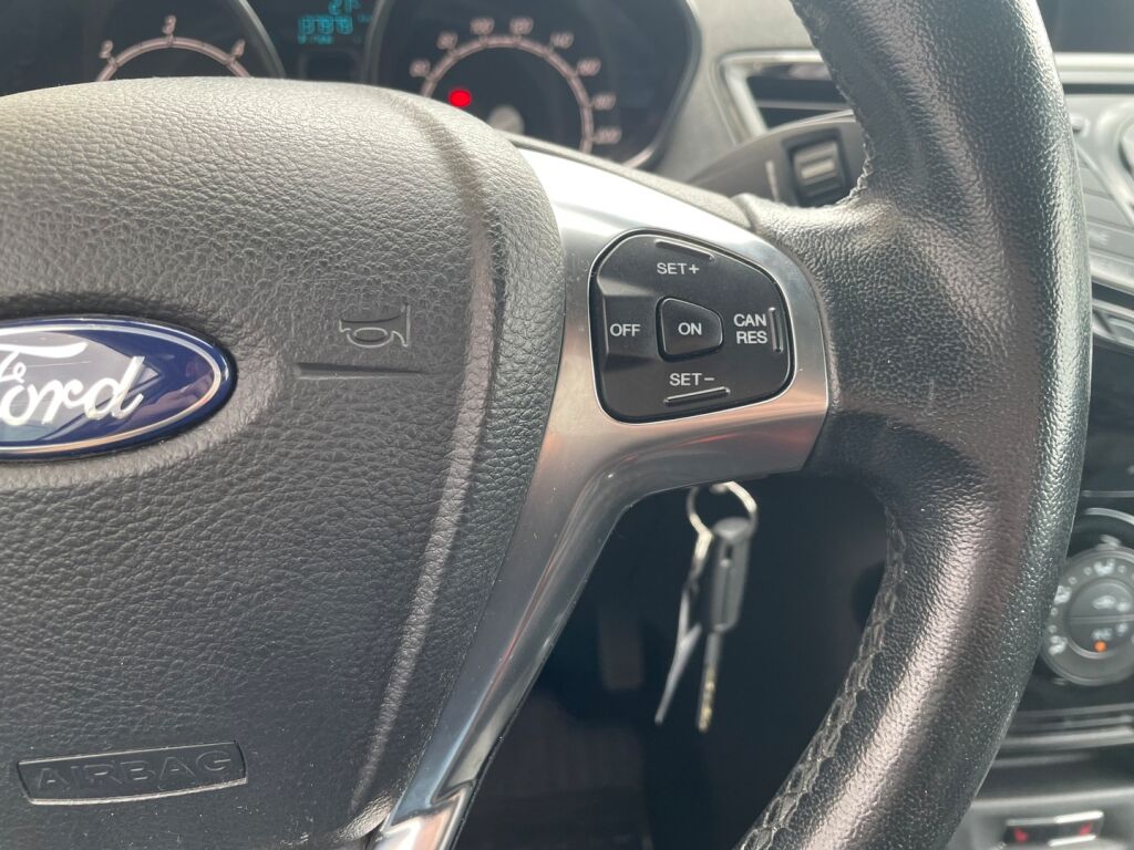Ford Fiesta Van 2017 Valkoinen