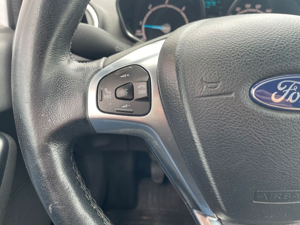 Ford Fiesta Van 2017 Valkoinen