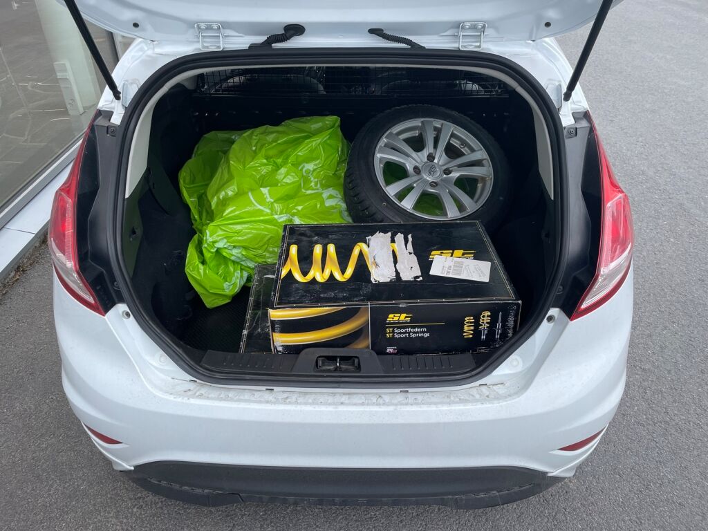Ford Fiesta Van 2017 Valkoinen