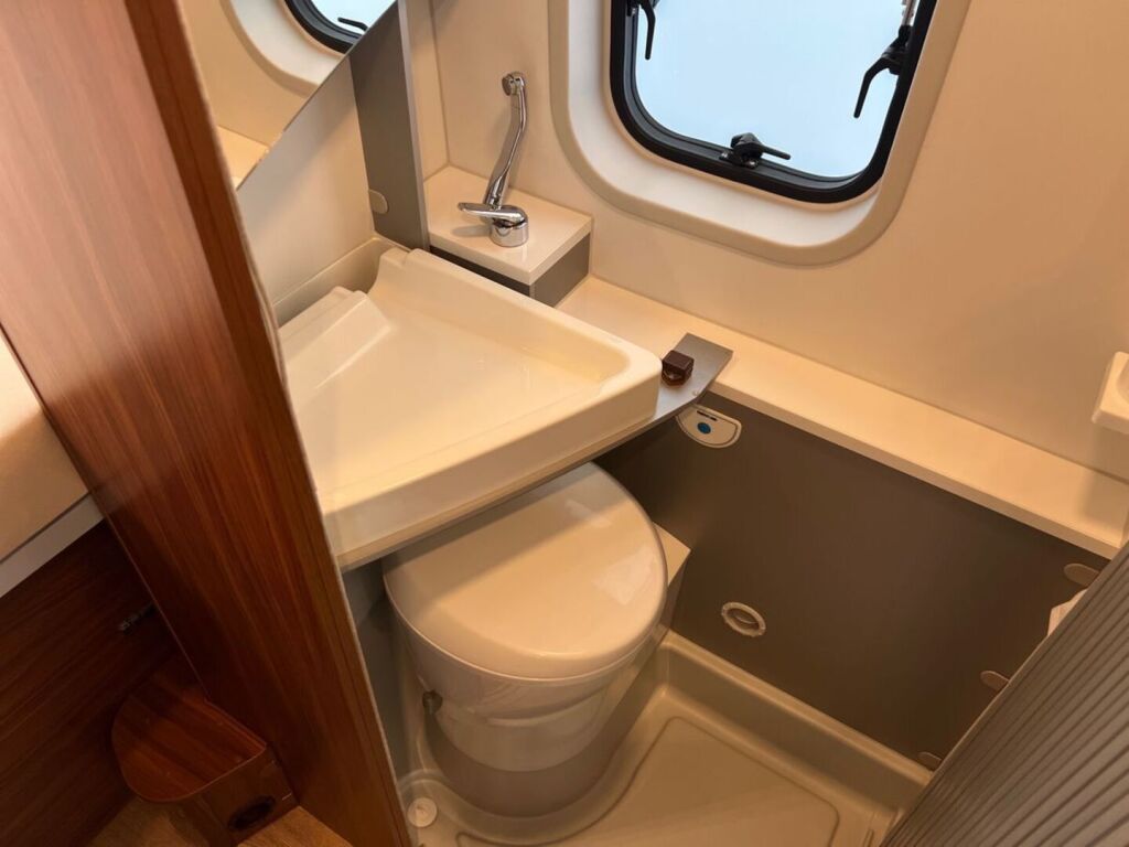 Adria TWIN 600 SP PLATINUM 2017 Harmaa