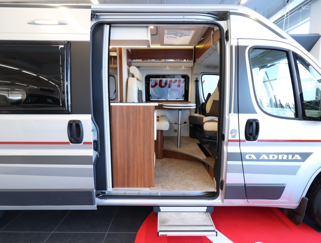 Adria TWIN 600 SP PLATINUM 2017 Harmaa