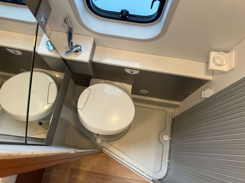 Adria TWIN 600 SP PLATINUM 2017 Harmaa