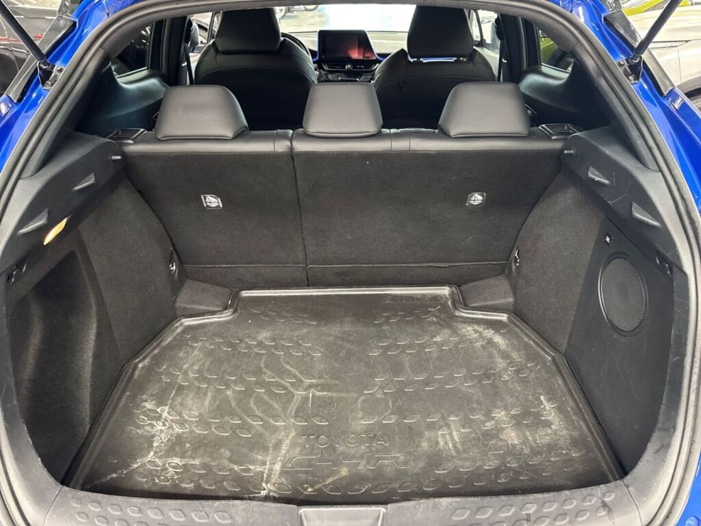 Toyota C-HR 2017 Sininen