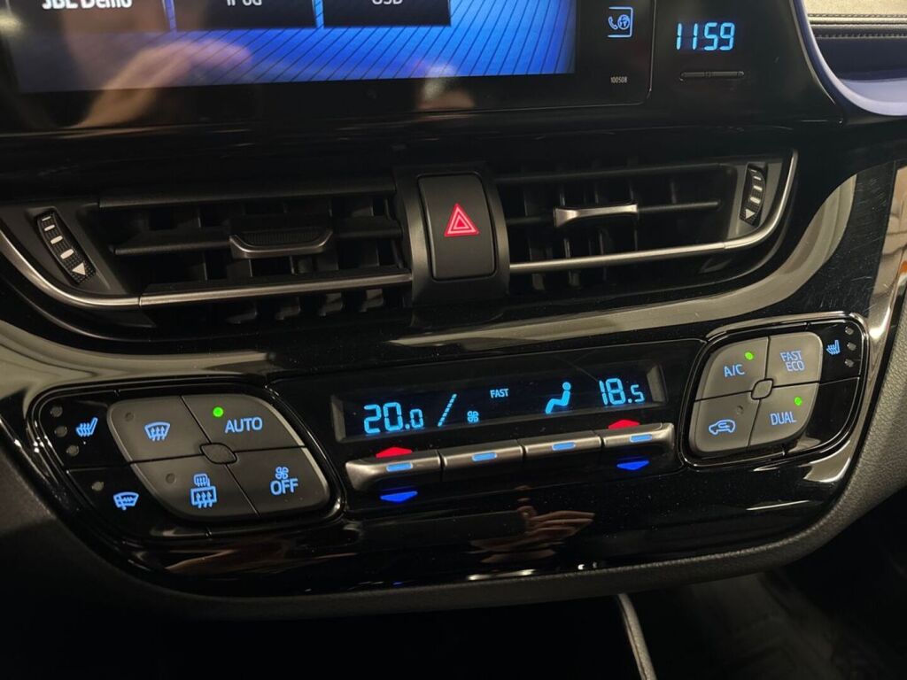 Toyota C-HR 2017 Sininen