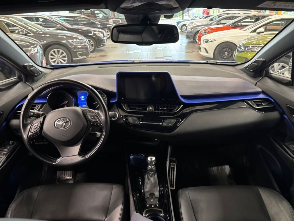 Toyota C-HR 2017 Sininen