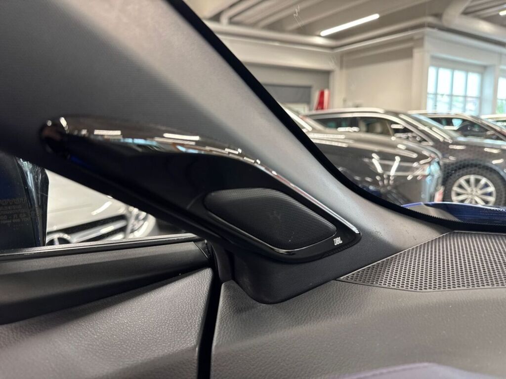 Toyota C-HR 2017 Sininen