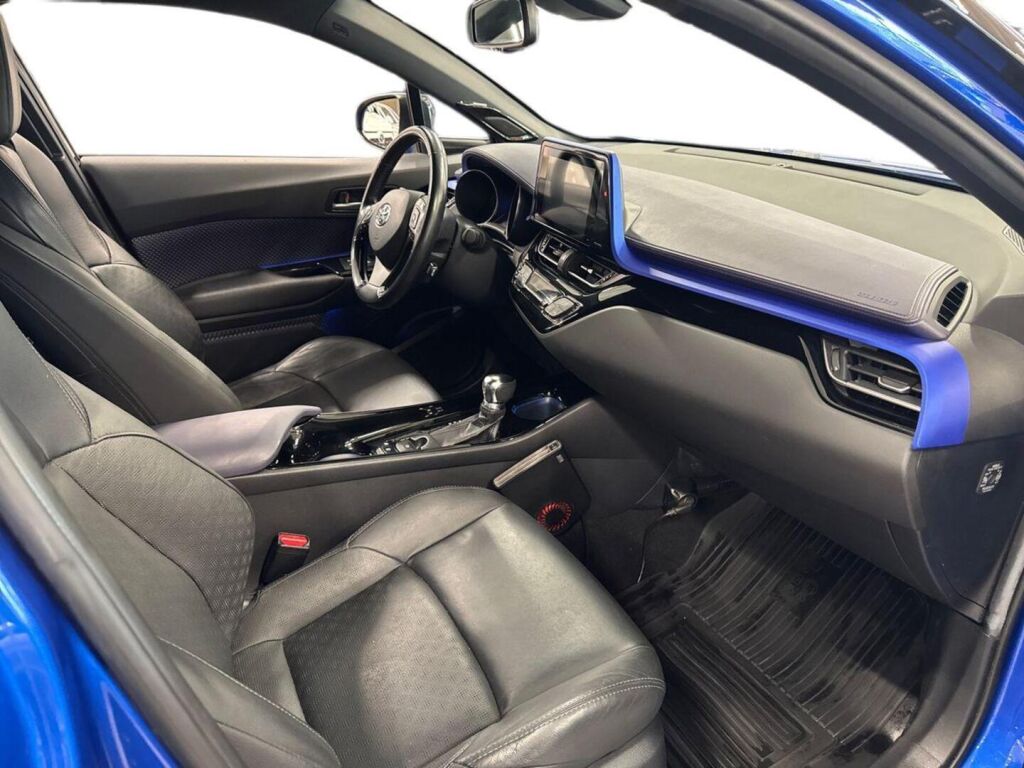Toyota C-HR 2017 Sininen