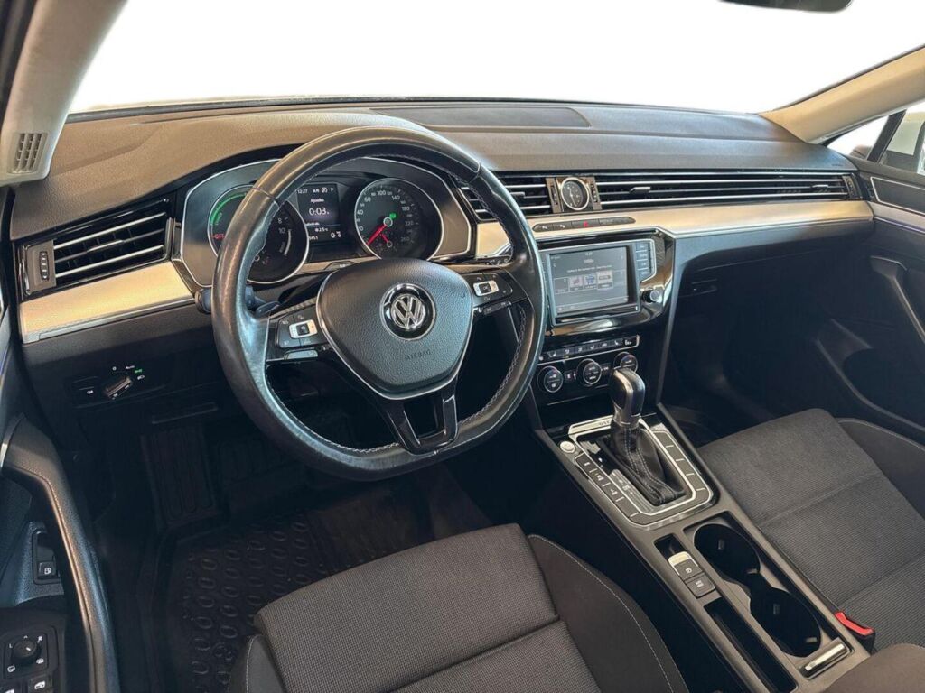 Volkswagen Passat 2017 Valkoinen