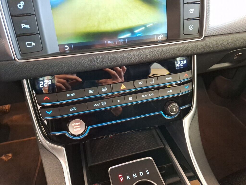 Jaguar XF 2016 Sininen