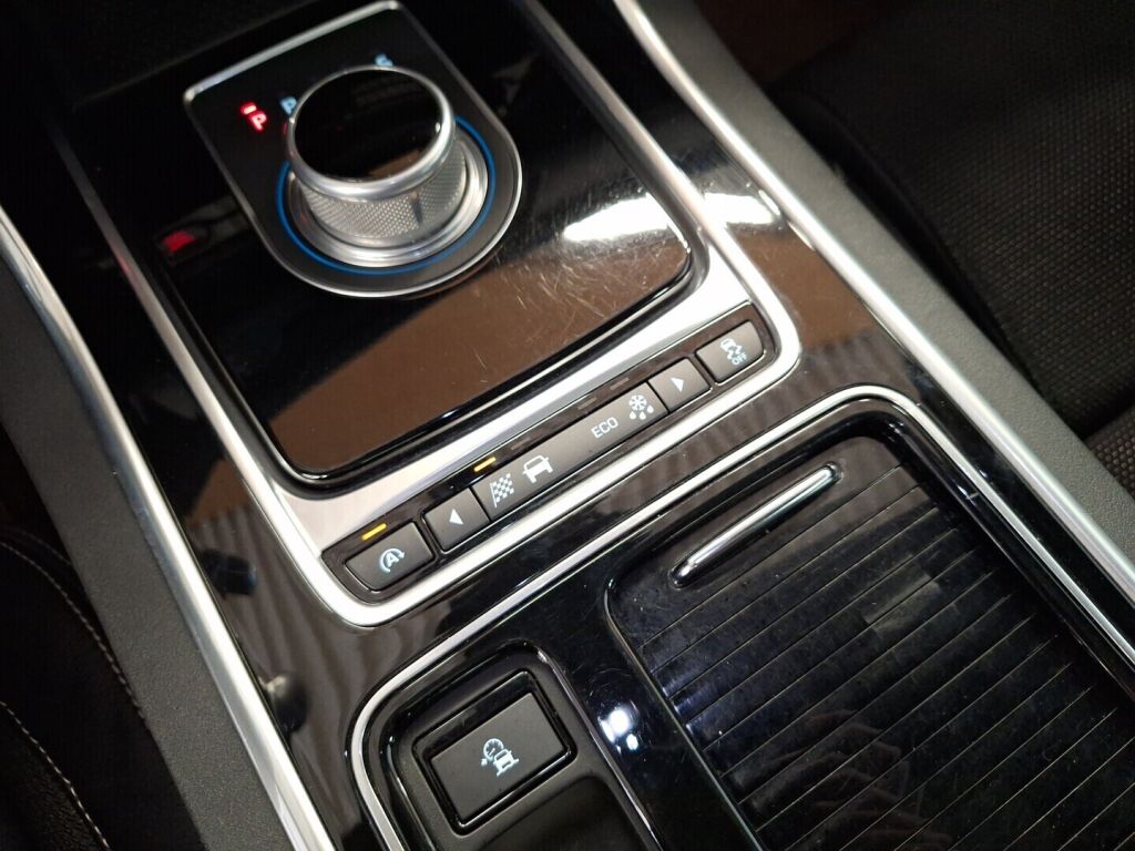 Jaguar XF 2016 Sininen