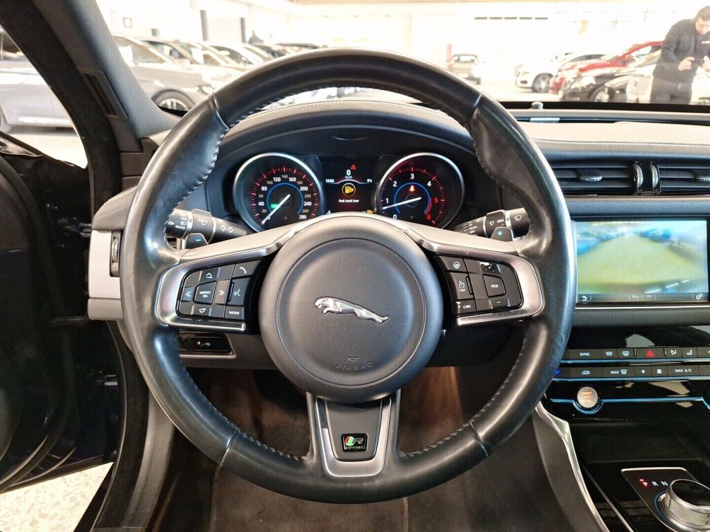 Jaguar XF 2016 Sininen