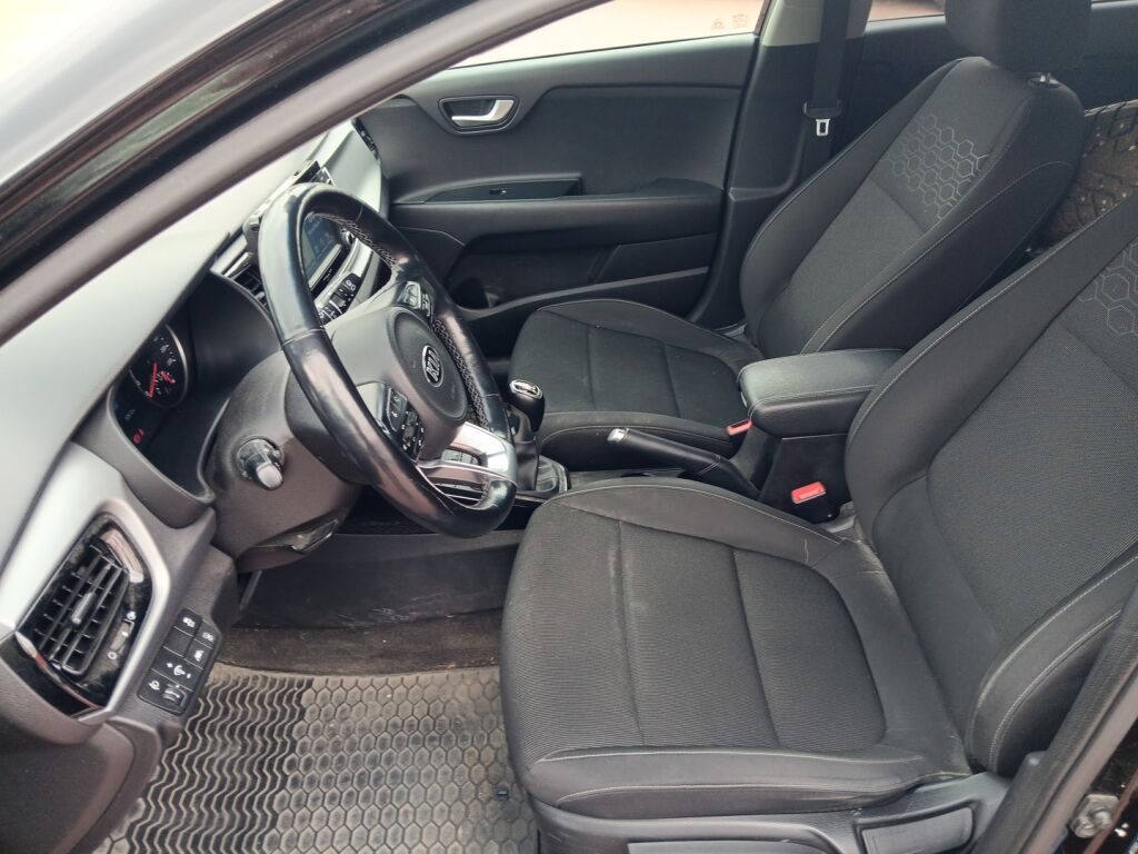 Kia Rio 2017 Musta