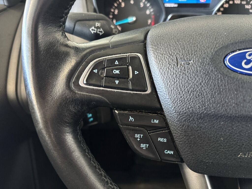 Ford Focus 2015 Musta