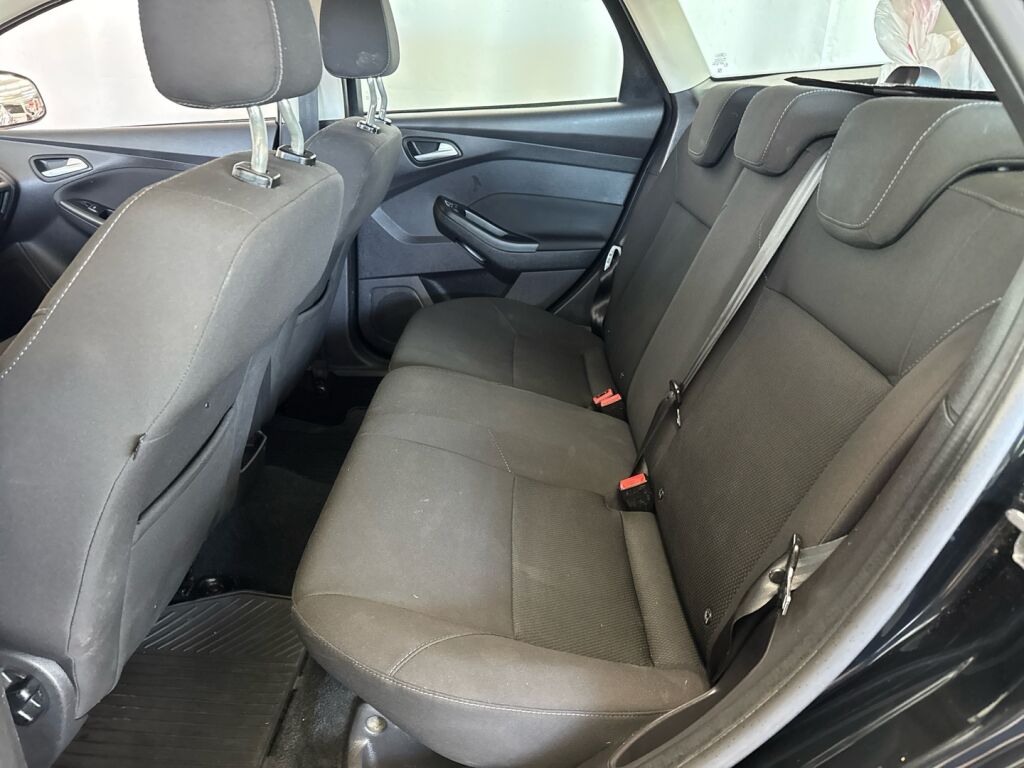 Ford Focus 2015 Musta