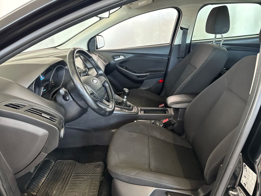 Ford Focus 2015 Musta