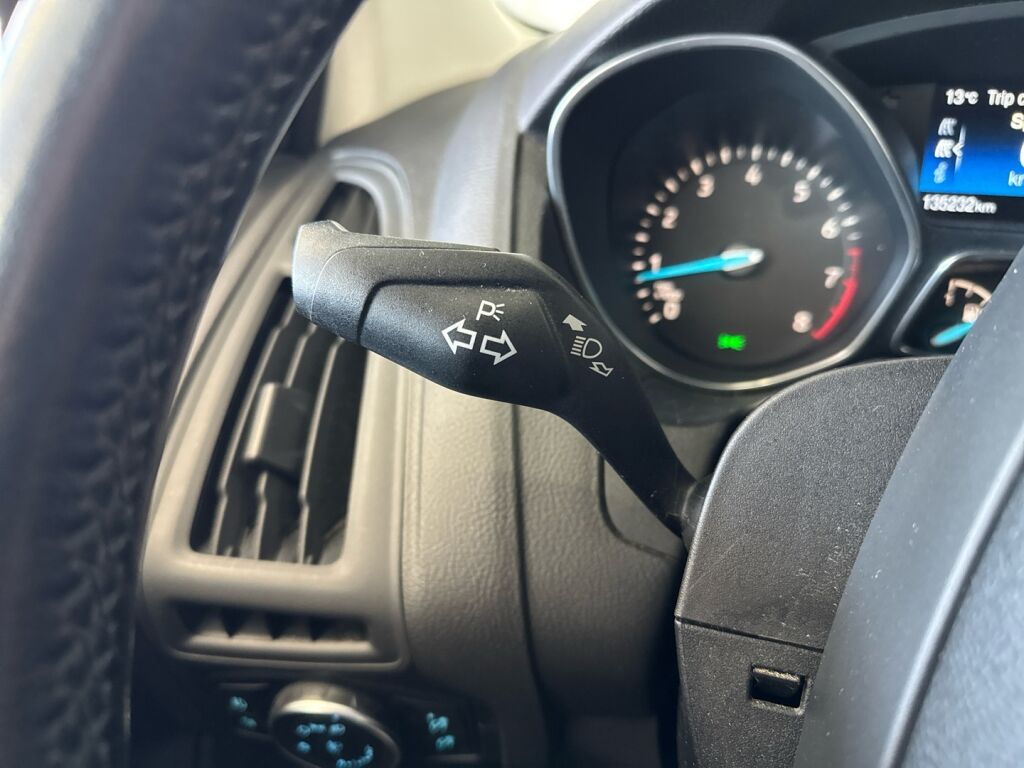 Ford Focus 2015 Musta