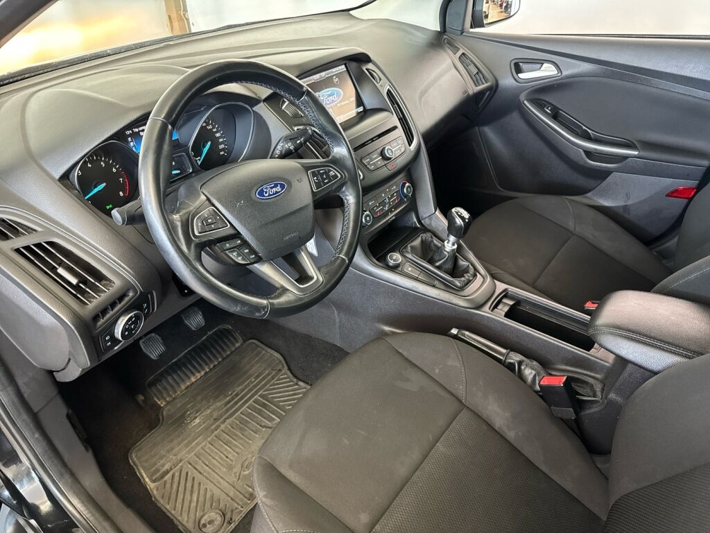 Ford Focus 2015 Musta