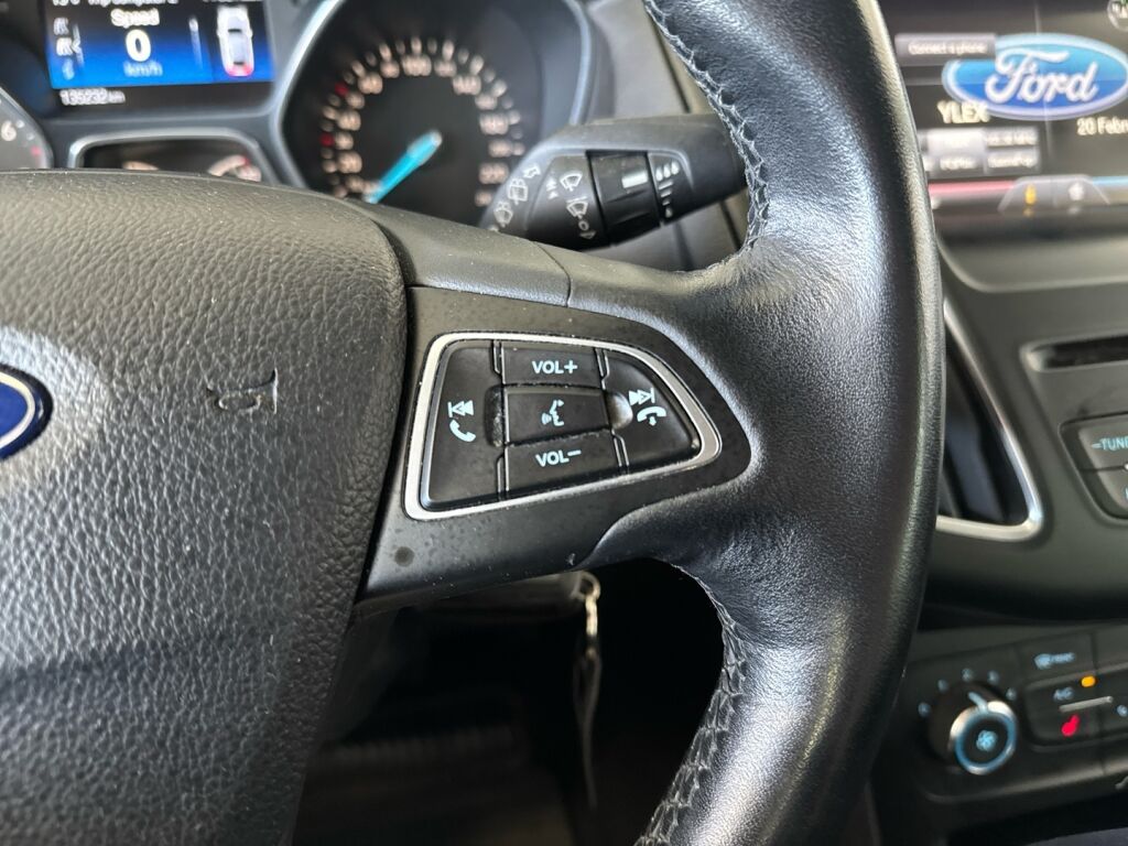 Ford Focus 2015 Musta