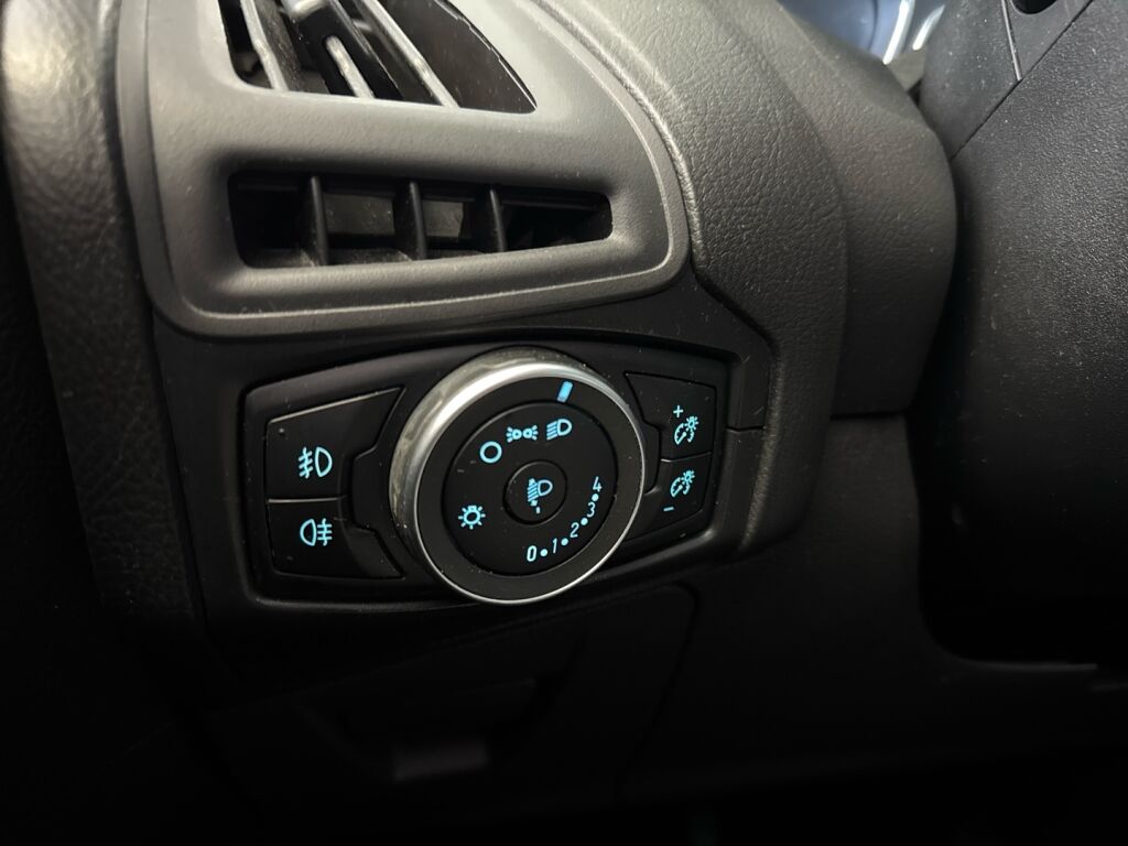 Ford Focus 2015 Musta