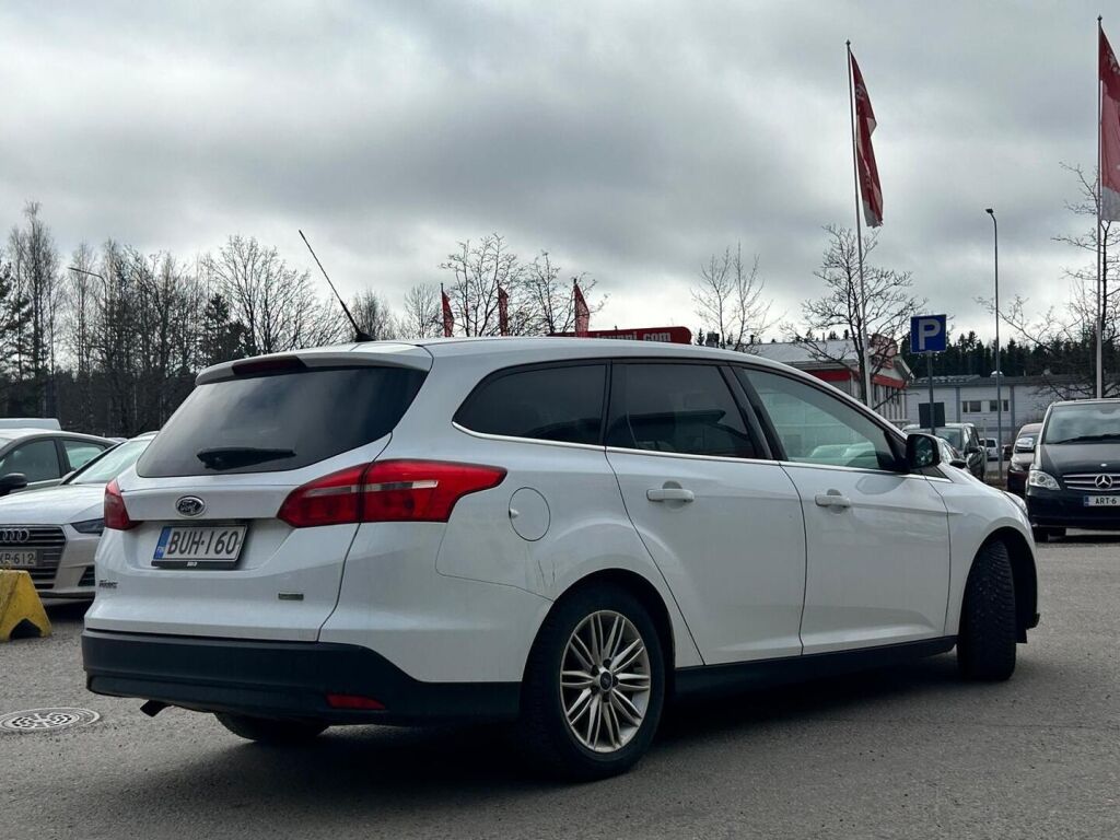 Ford Focus 2015 Valkoinen
