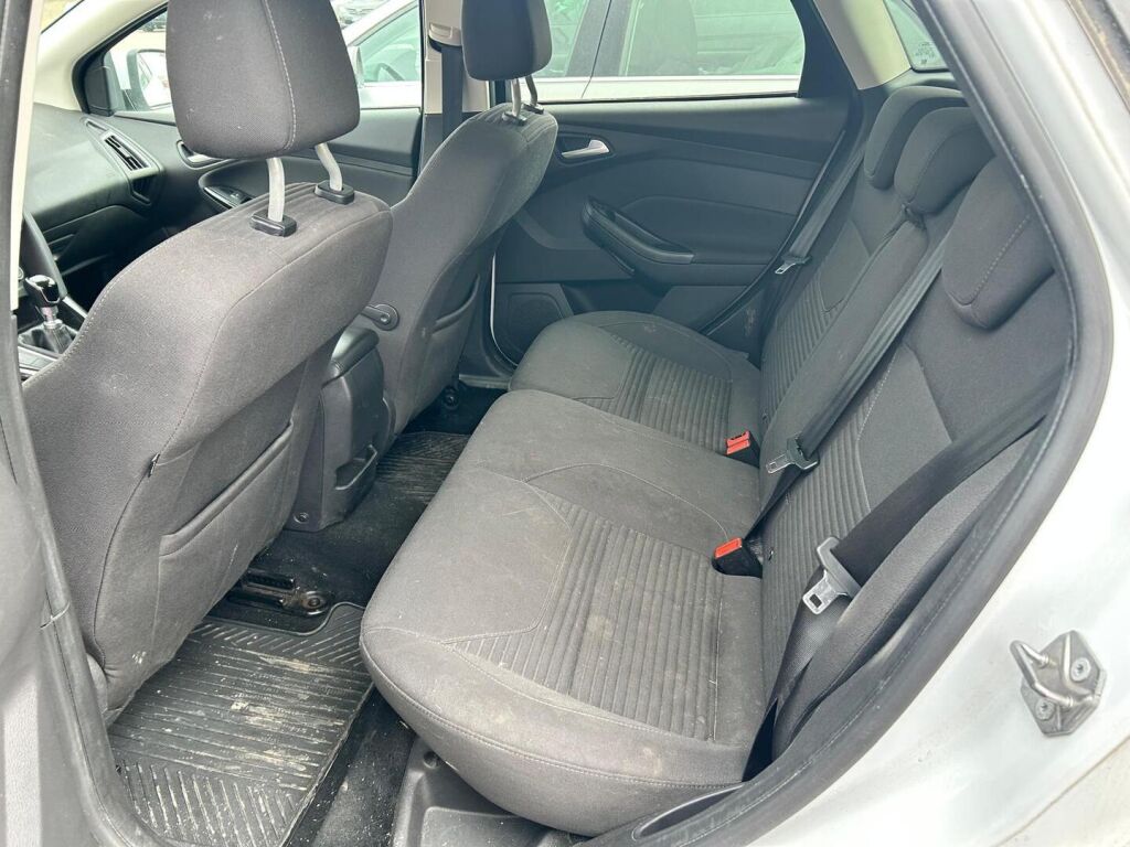 Ford Focus 2015 Valkoinen