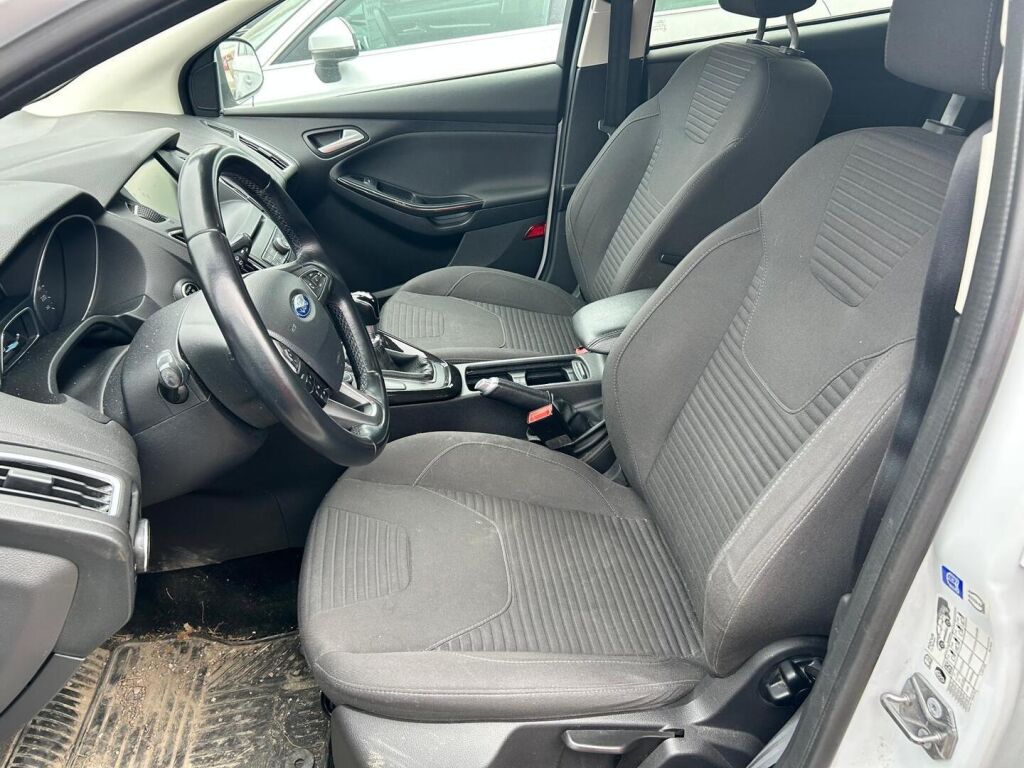 Ford Focus 2015 Valkoinen