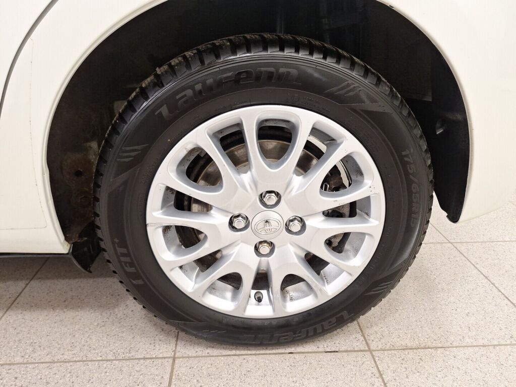 Toyota Yaris 2015 Valkoinen