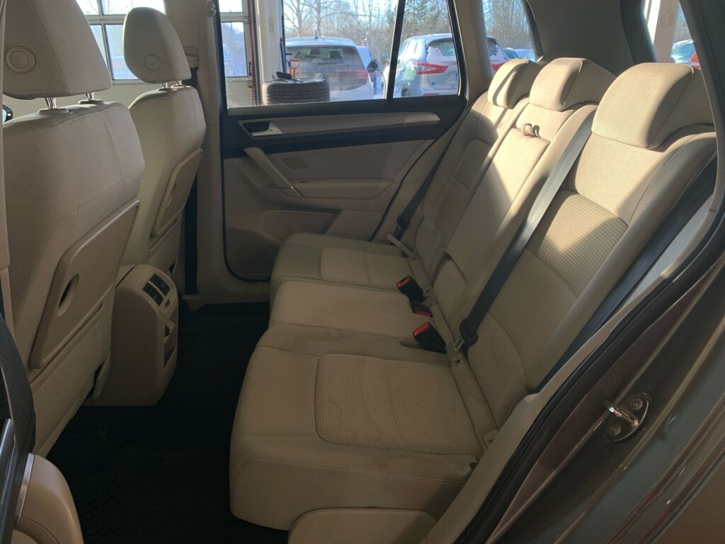 Volkswagen Golf Sportsvan 2015 Harmaa