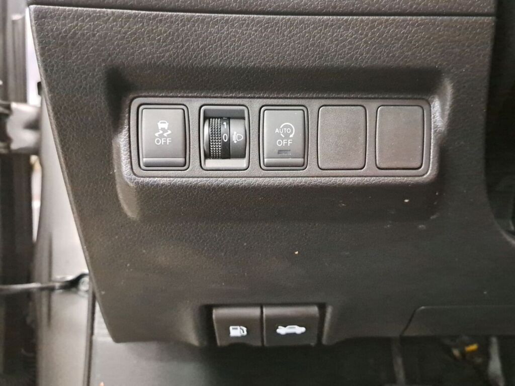 Nissan Pulsar 2015 Harmaa