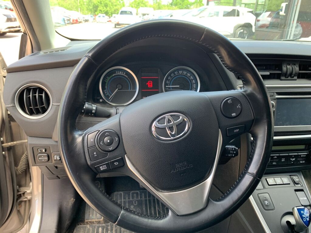 Toyota Auris 2015 Ruskea (beige)