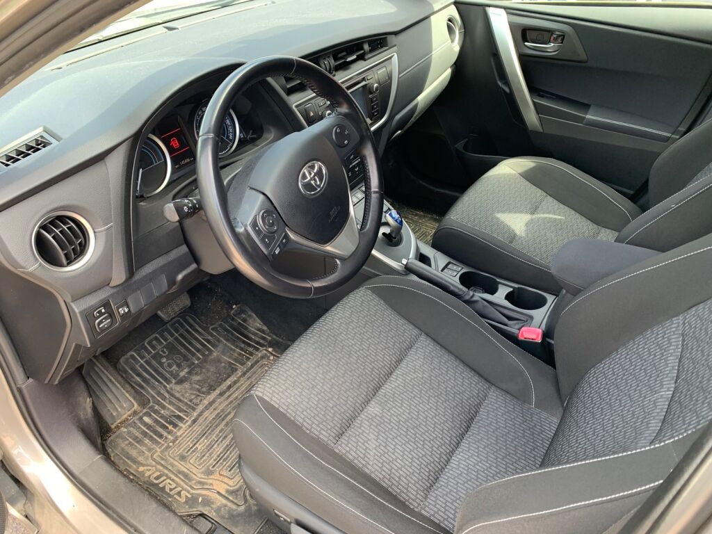 Toyota Auris 2015 Ruskea (beige)