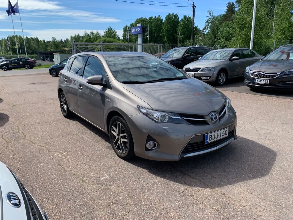 Toyota Auris 2015 Ruskea (beige)